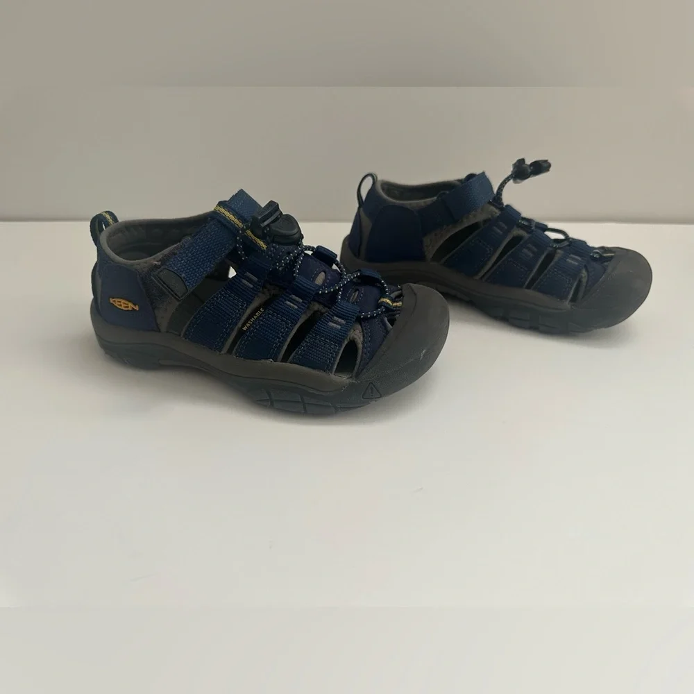 KEEN Kids’ Newport H2 Water Friendly Sandal Closed Toe Sandals